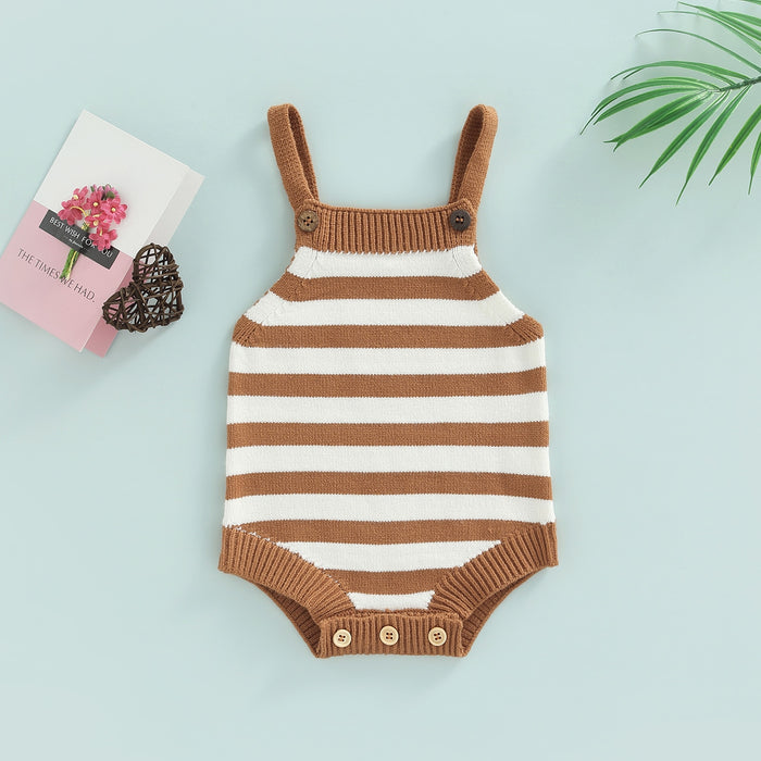 Knitted romper with snaps